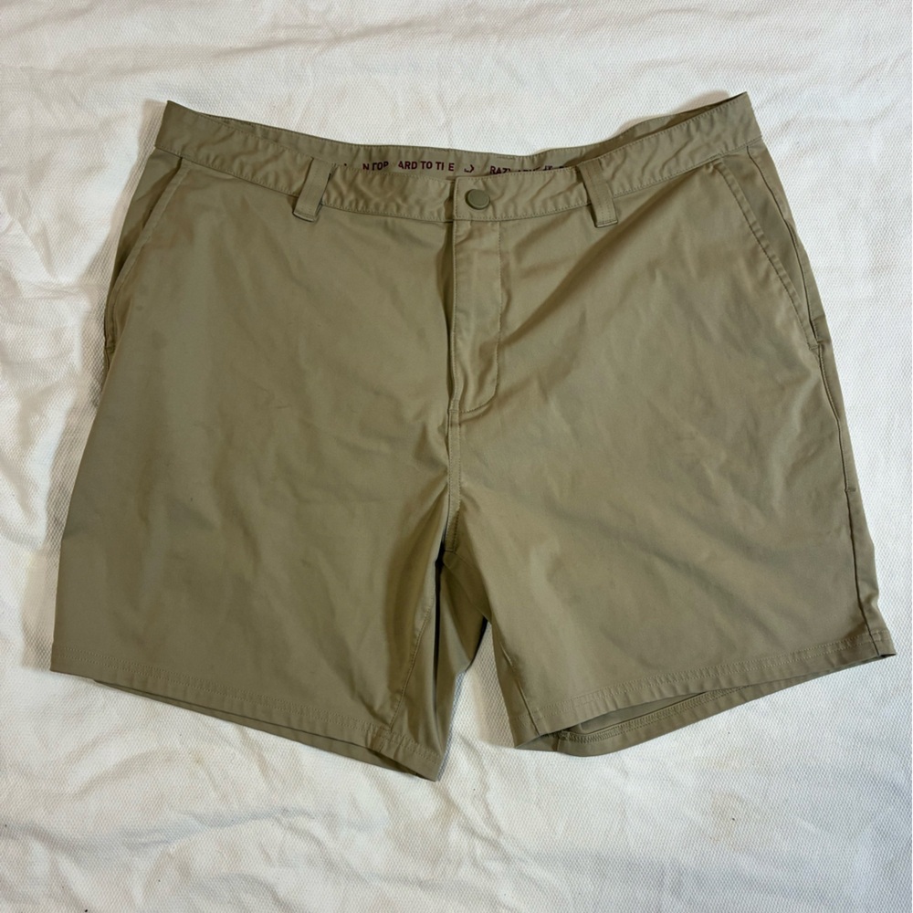 RHONE Men's‎ Size 38 Performance Short Khaki Stretch Athletic Gym Golf